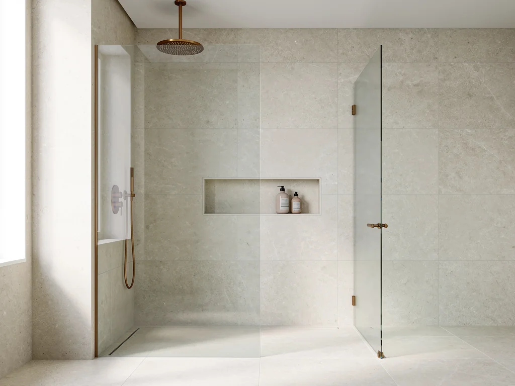 Douche à l'italienne vitrée aux carreaux effet pierre crème et ciel de pluie laiton